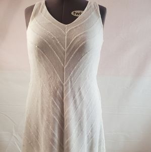 Women white sleeveless party dress